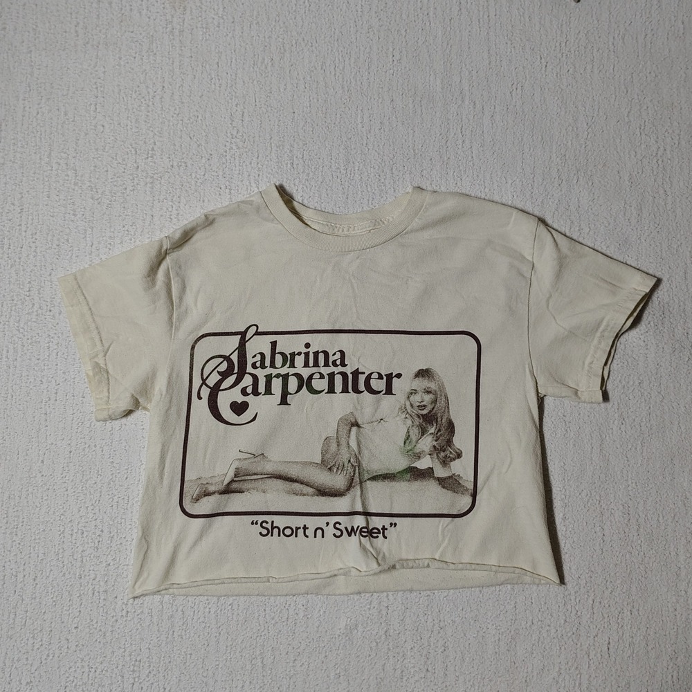 Sabrina Carpenter Shirt Womens Medium Cream Short n Sweet Cropped Graphic Tee